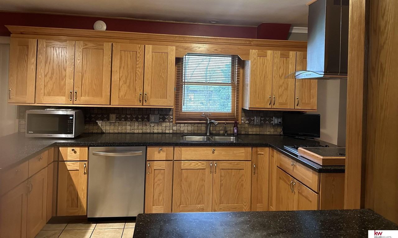 5010 Castelar St - Photo 7 of 18