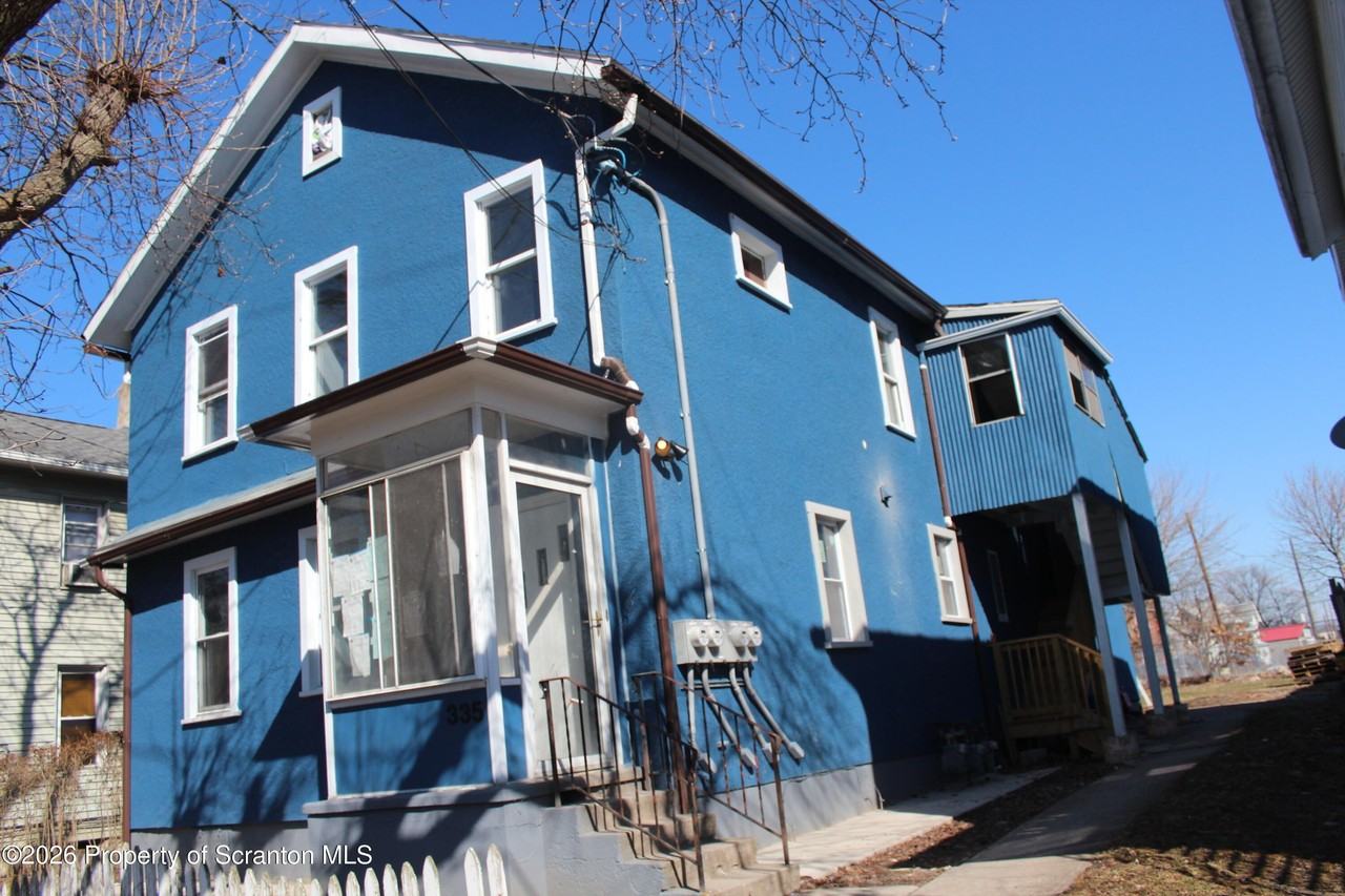 335 Phelps St Unit 3 - Photo 2 of 15