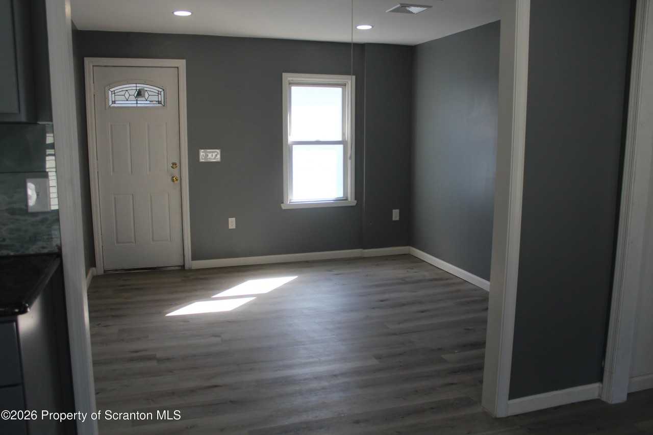 335 Phelps St Unit 3 - Photo 4 of 15