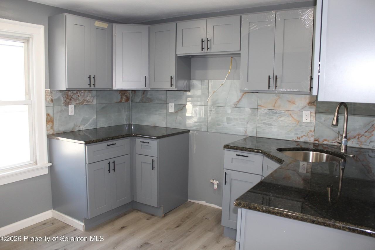 335 Phelps St Unit 3 - Photo 7 of 15