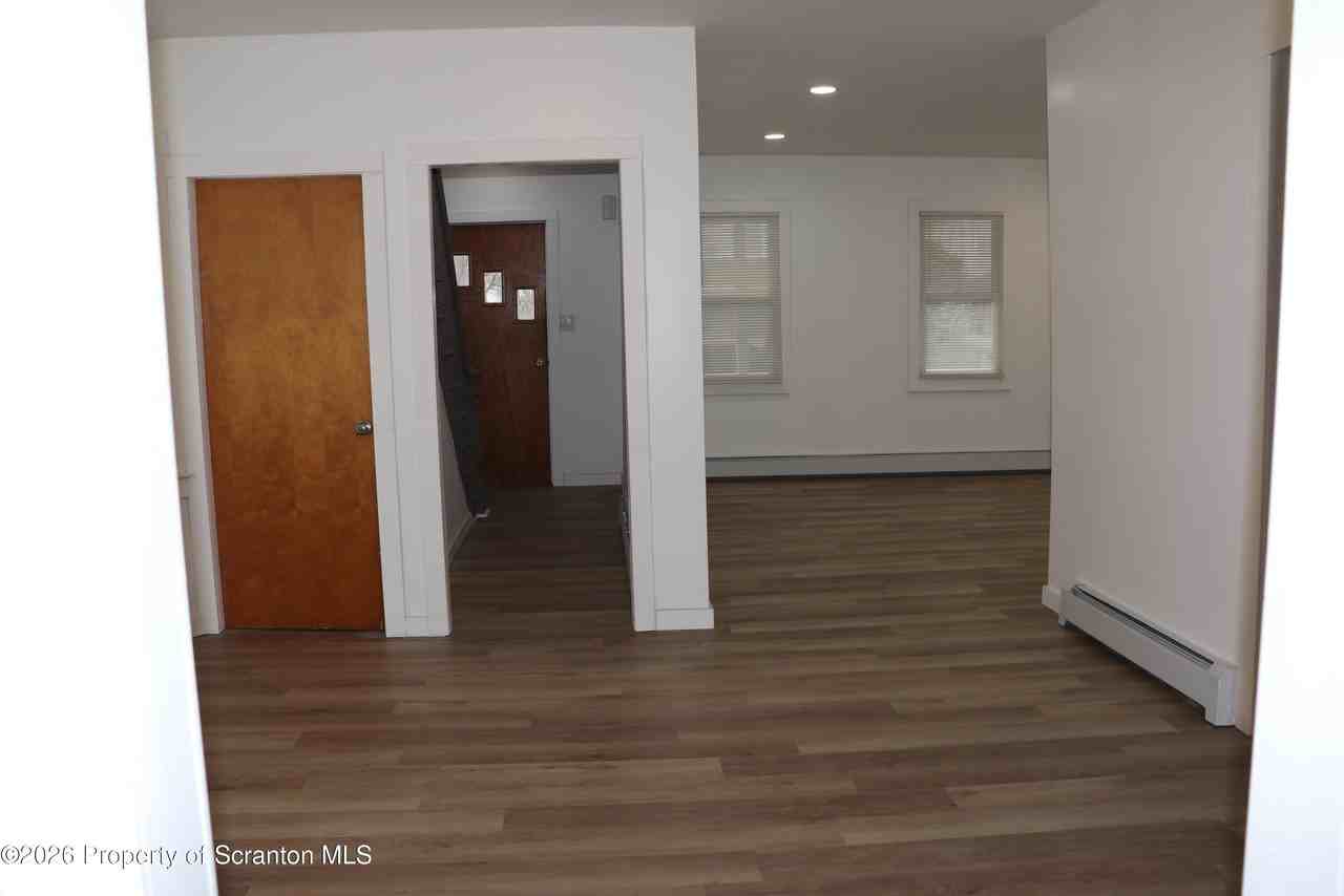 710 W Lackawanna Ave - Photo 7 of 47