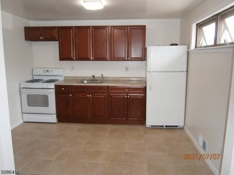 530 W Broadway #A - Photo 7 of 12