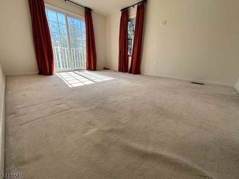 18 Ashley Ct - Photo 3 of 40