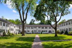 featured image of 555 Main St Apt 3a #3A