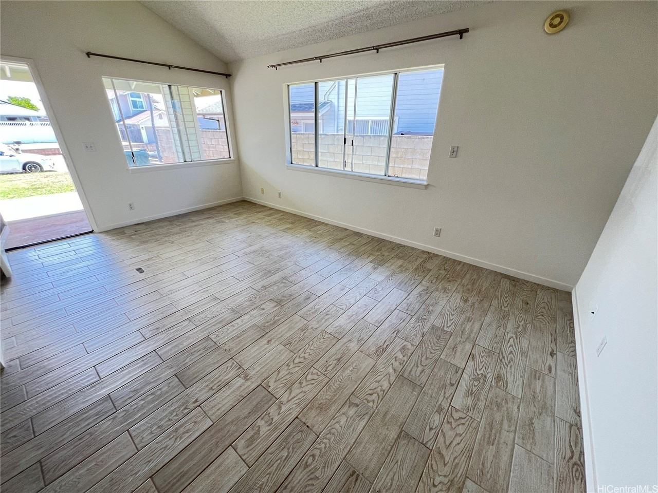 94-1021 Kaamea St - Photo 3 of 17