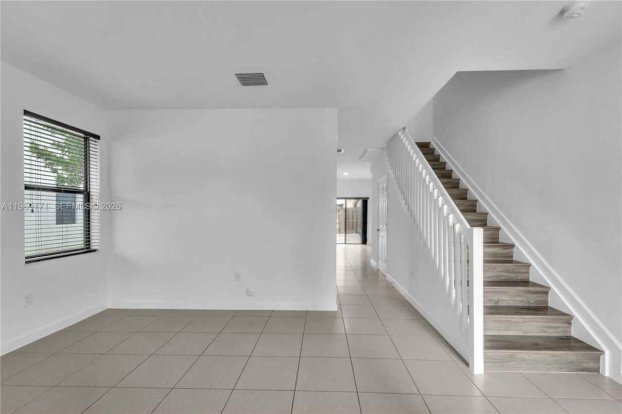 11563 Sw 248th Ln - Photo 2 of 8