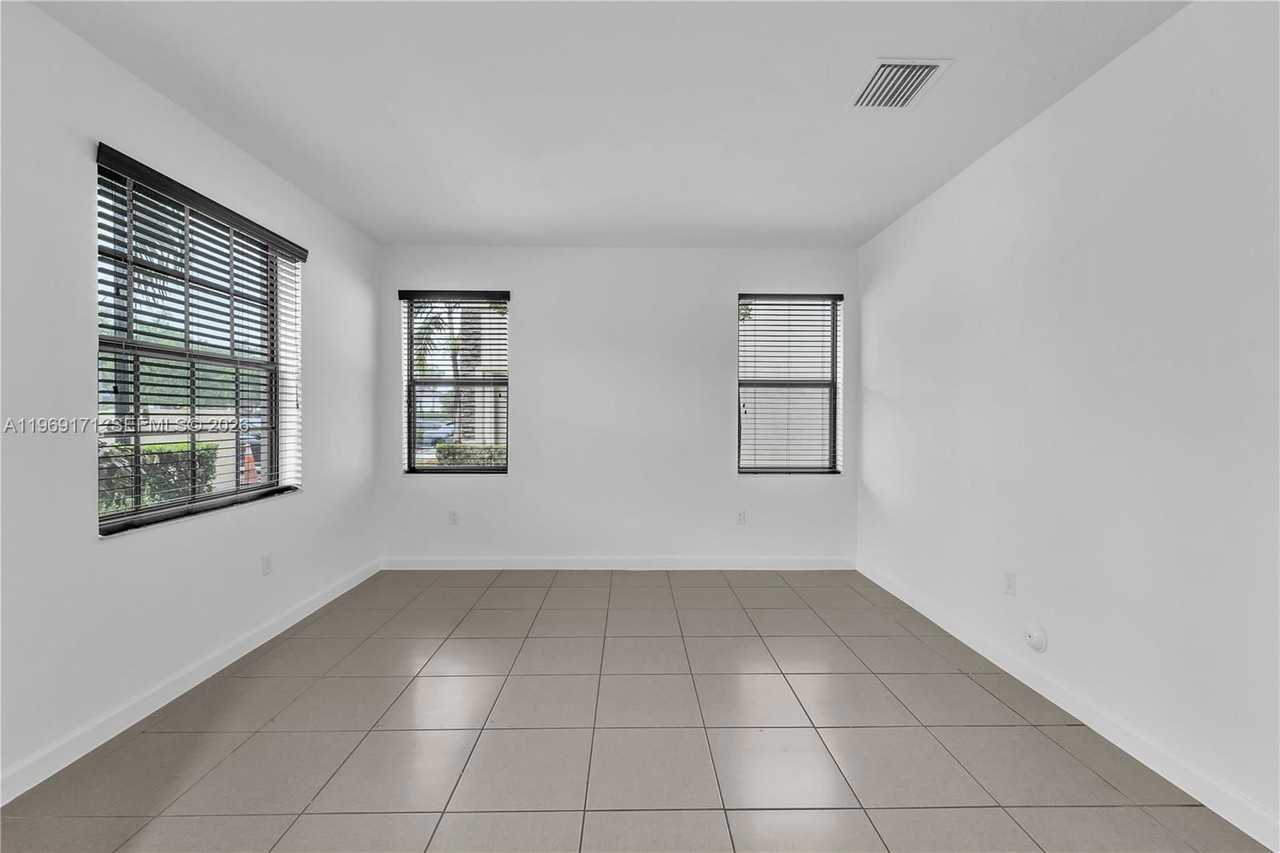 11563 Sw 248th Ln - Photo 3 of 8