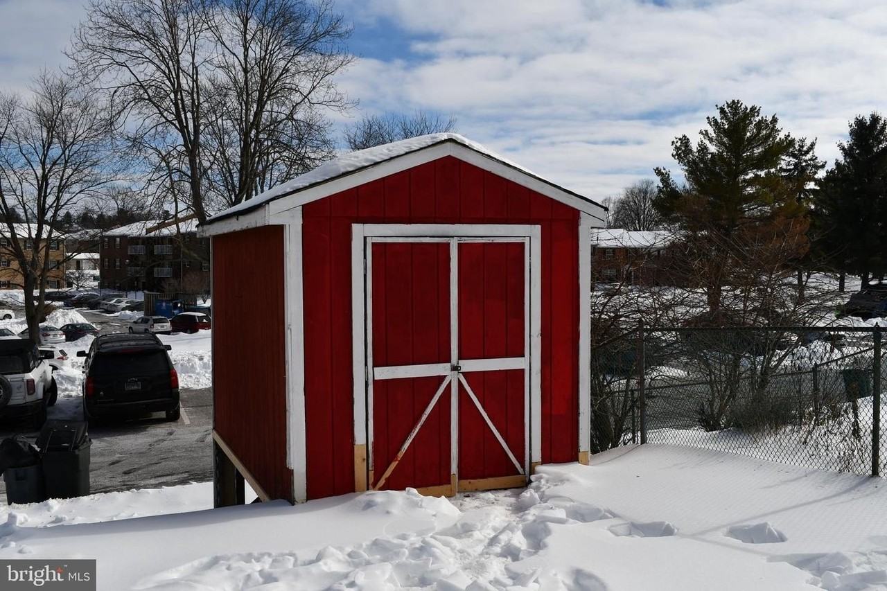 46 Hillside Ct - Photo 3 of 21