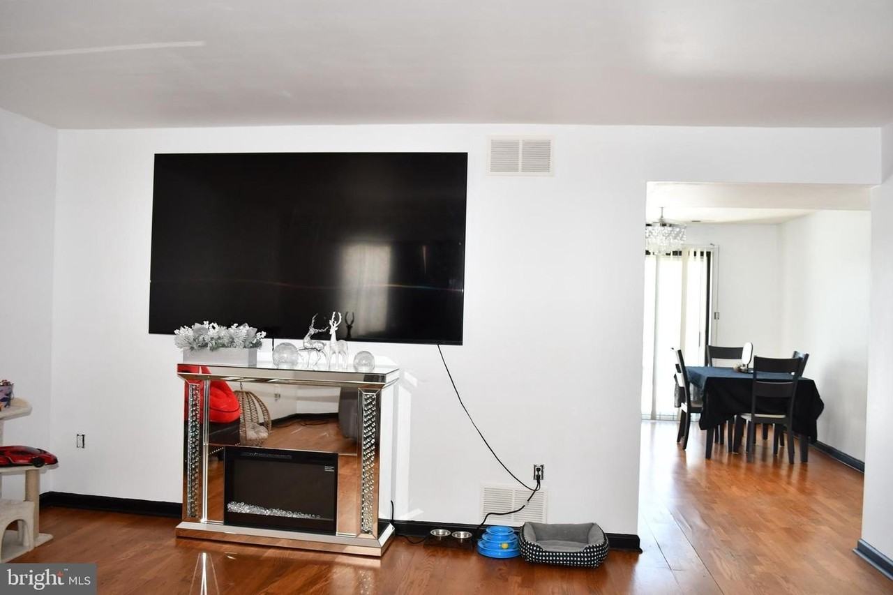 46 Hillside Ct - Photo 4 of 21