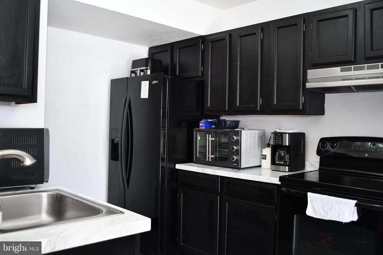 46 Hillside Ct - Photo 5 of 21