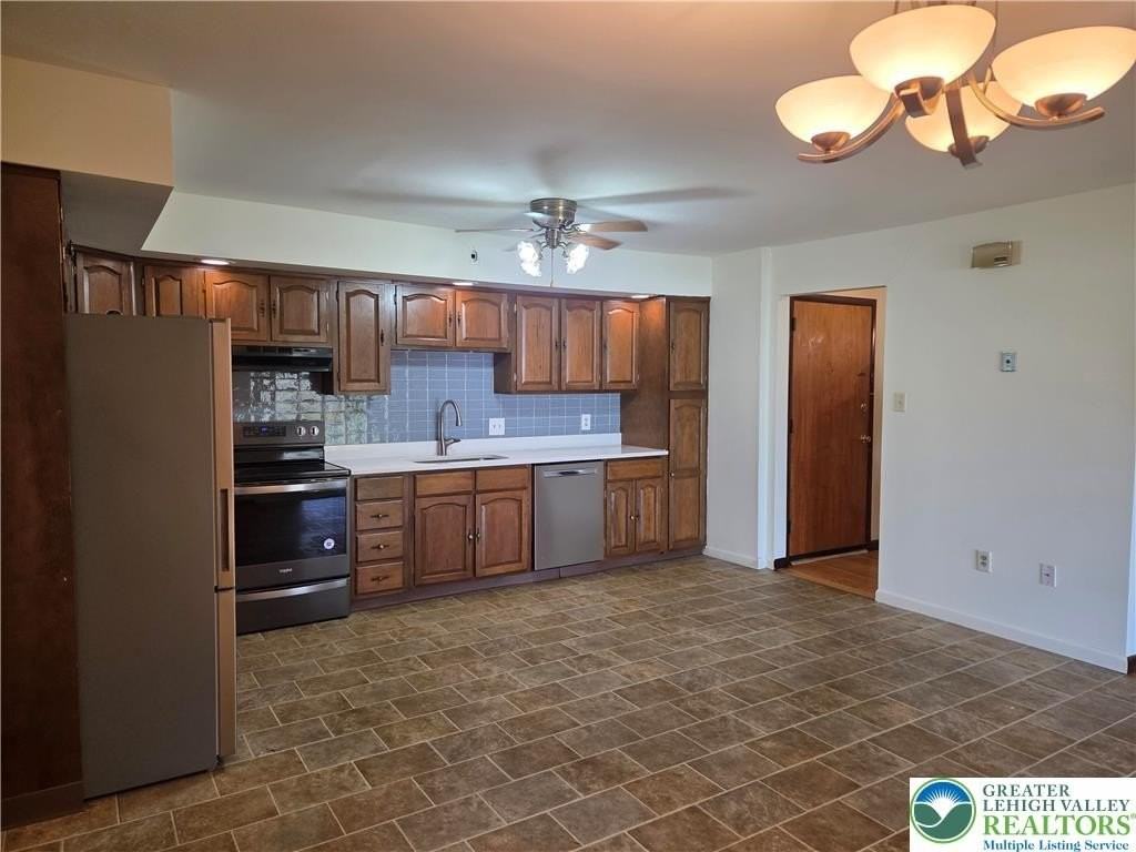 2280 Linden St Apt 2s - Photo 4 of 16