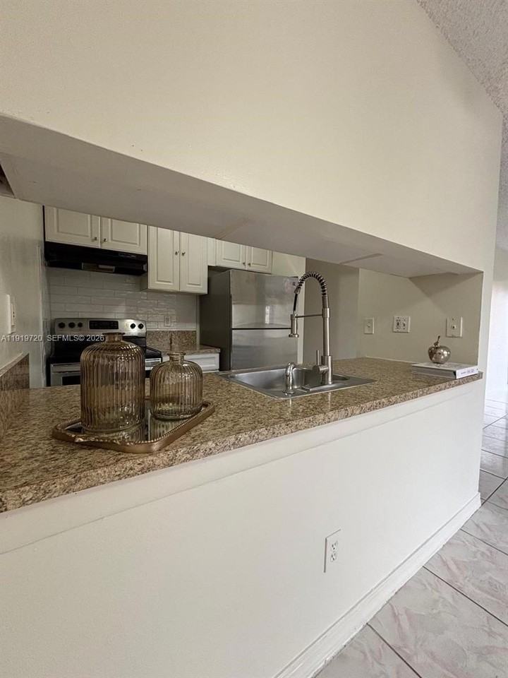 6031 10th Ave N #218 - Photo 4 of 12