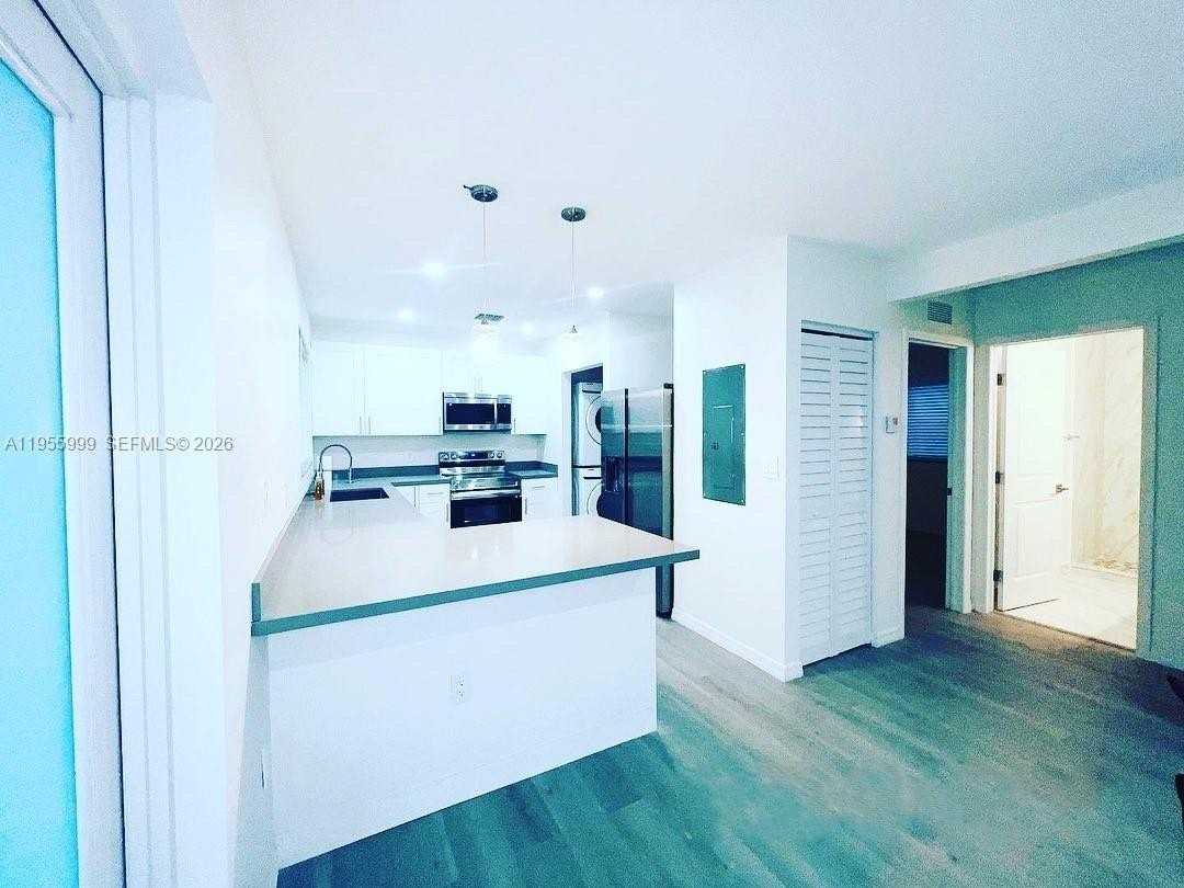 7128 Sw 22nd St #7128 - Photo 4 of 19