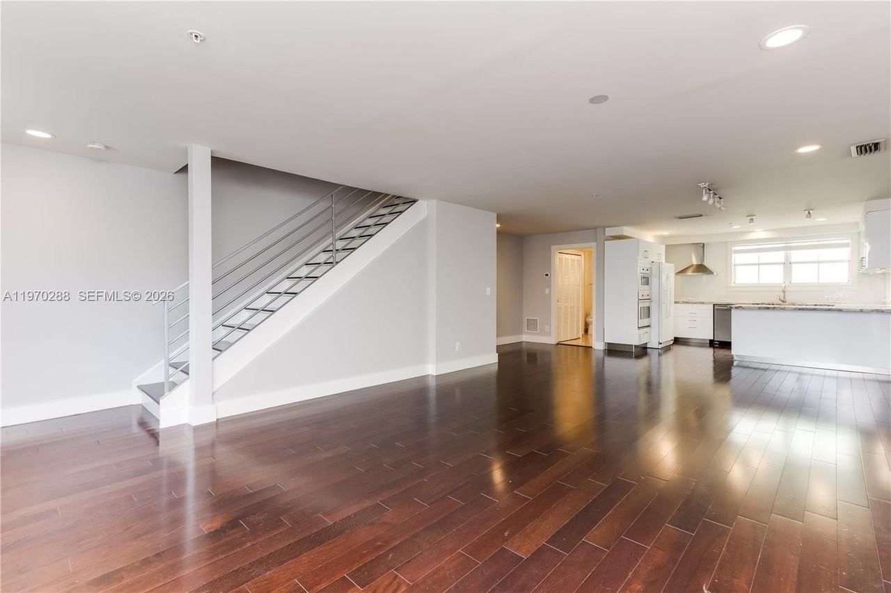 623 Ne 8th Ave - Photo 3 of 22