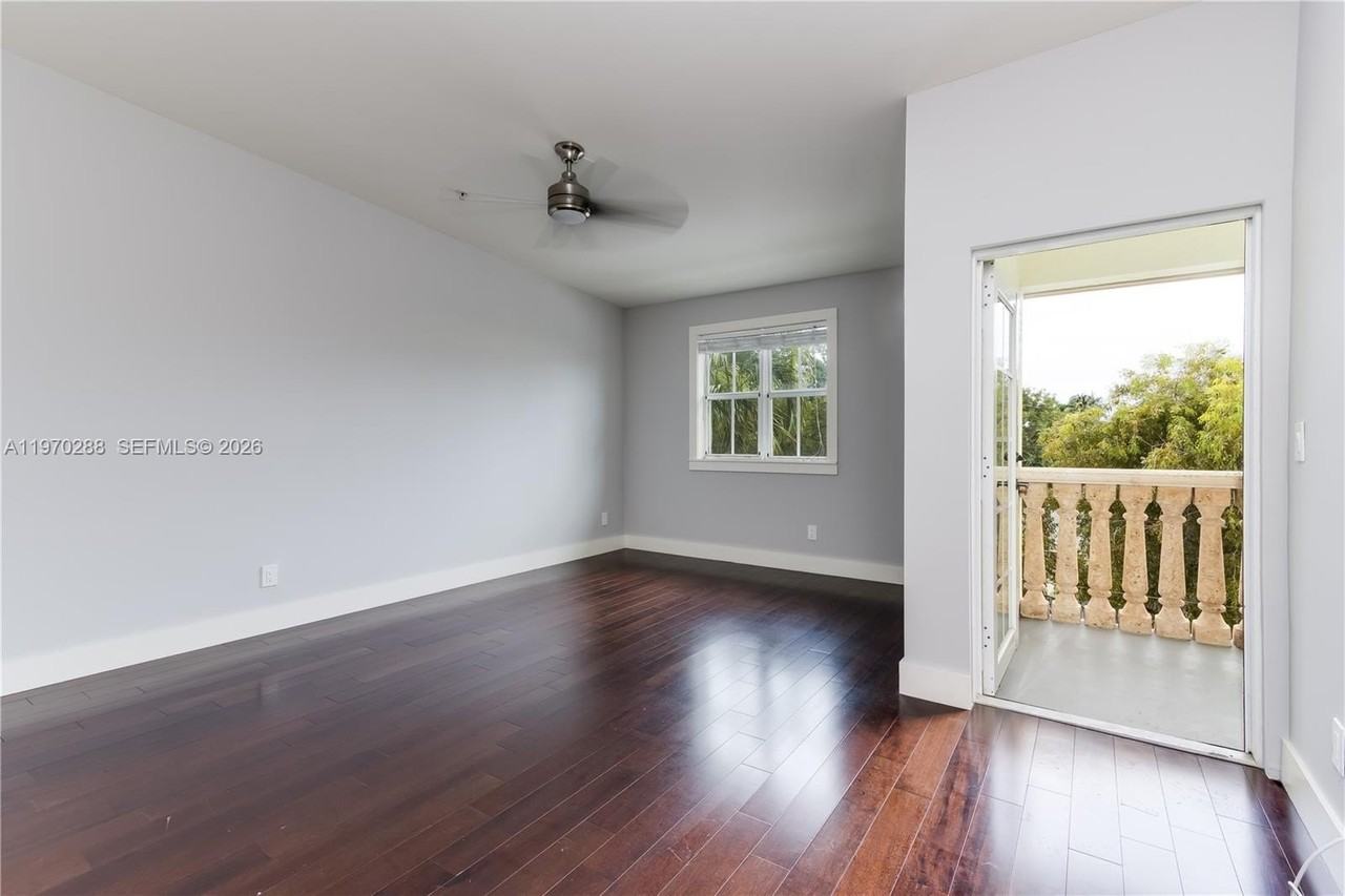 623 Ne 8th Ave - Photo 5 of 22