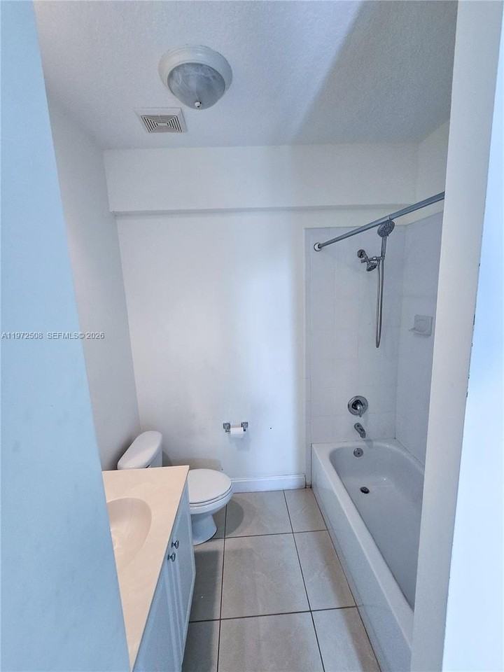 4216 Leo Ln #2E - Photo 4 of 8