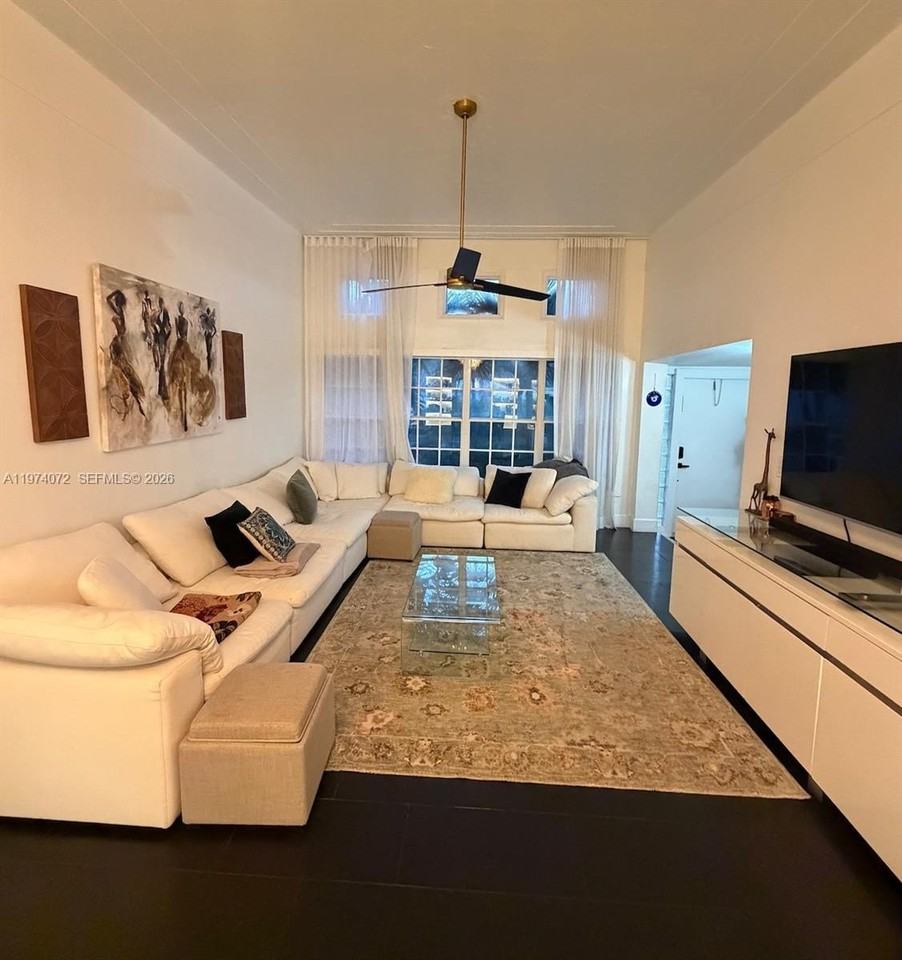 9048 Carlyle Ave - Photo 6 of 19