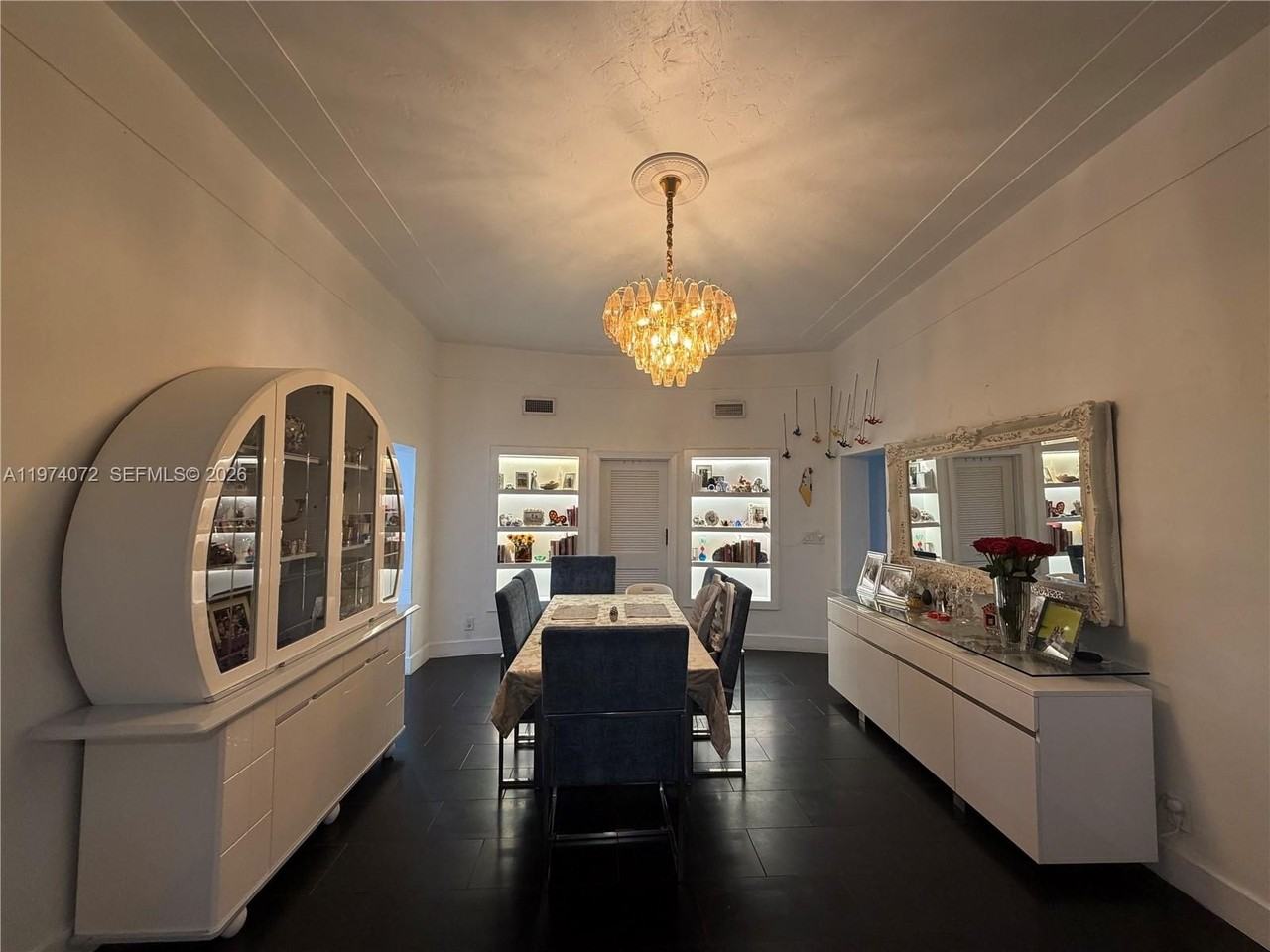 9048 Carlyle Ave - Photo 7 of 19