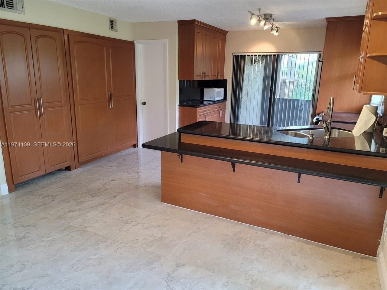 6 Wimbledon Lake Dr #252 - Photo 3 of 22