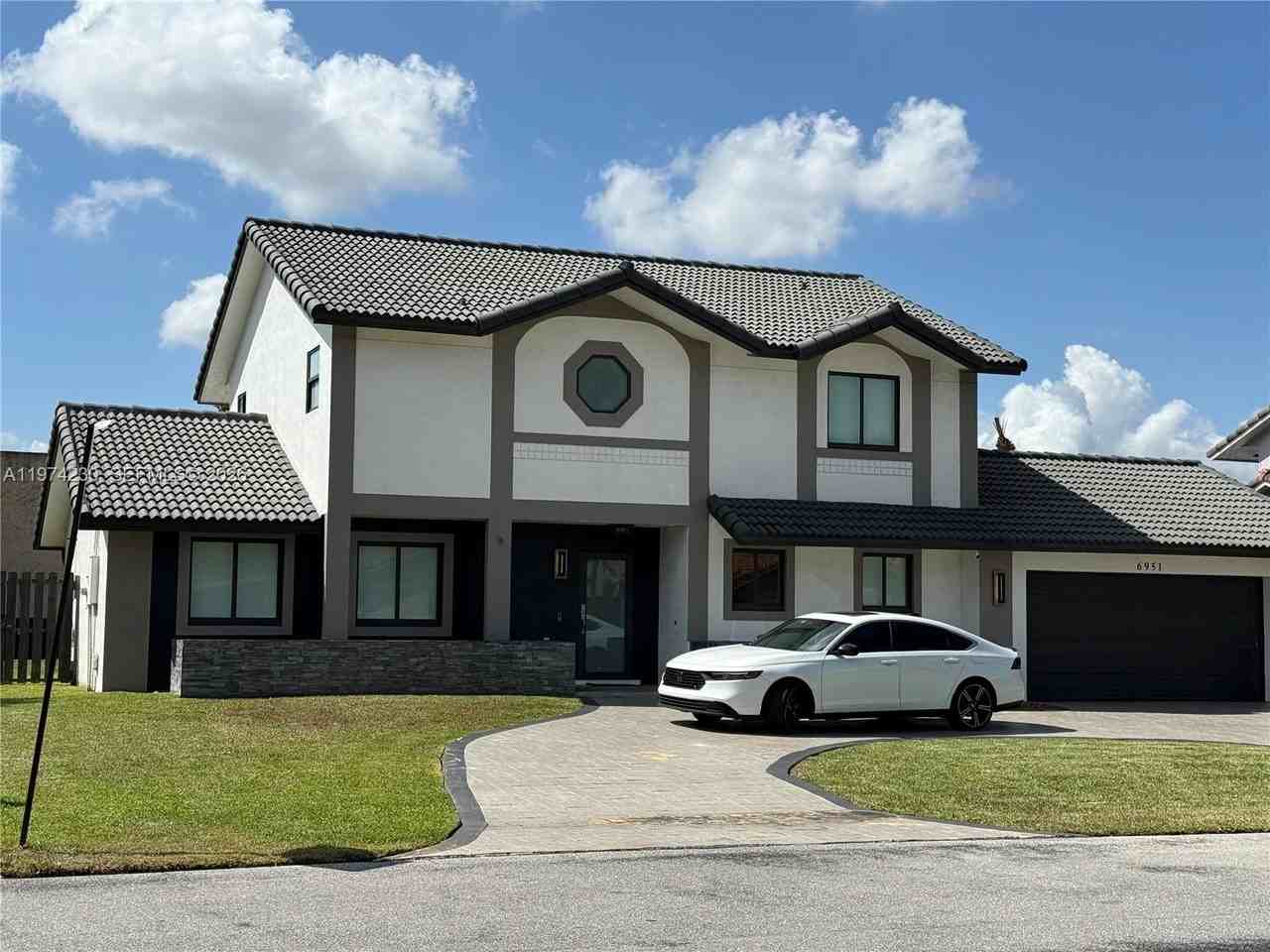 6951 W Wedgewood Ave #0 - Photo 3 of 38