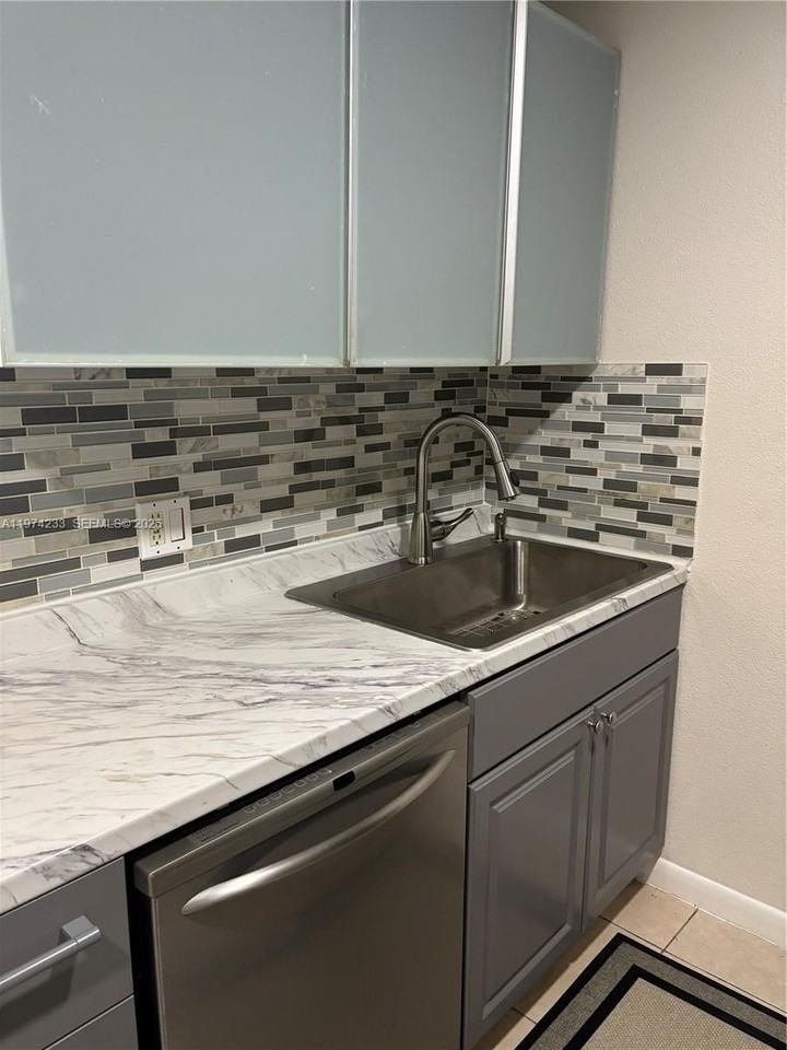 543 Sw 61st Ter #1 - Photo 4 of 17