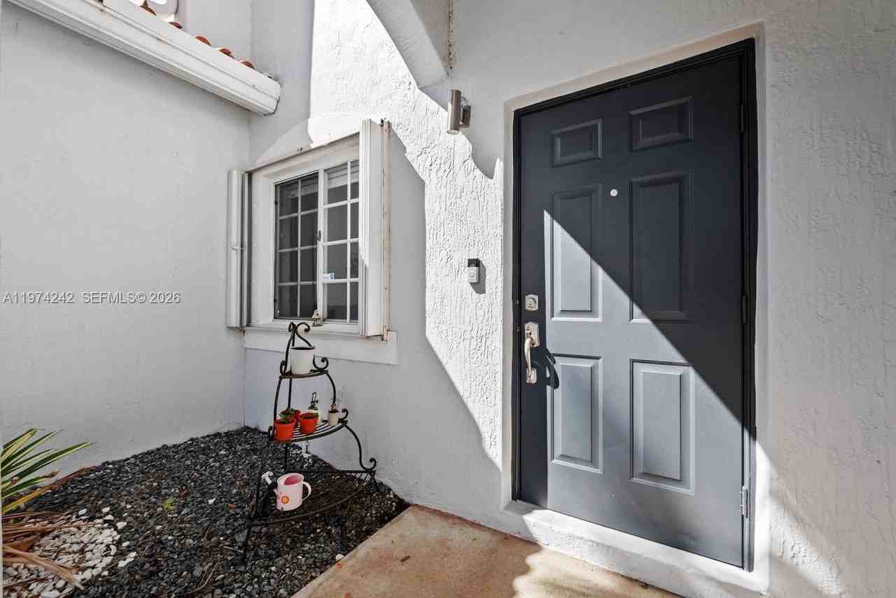 930 Sw 147th Ct #930 - Photo 3 of 25