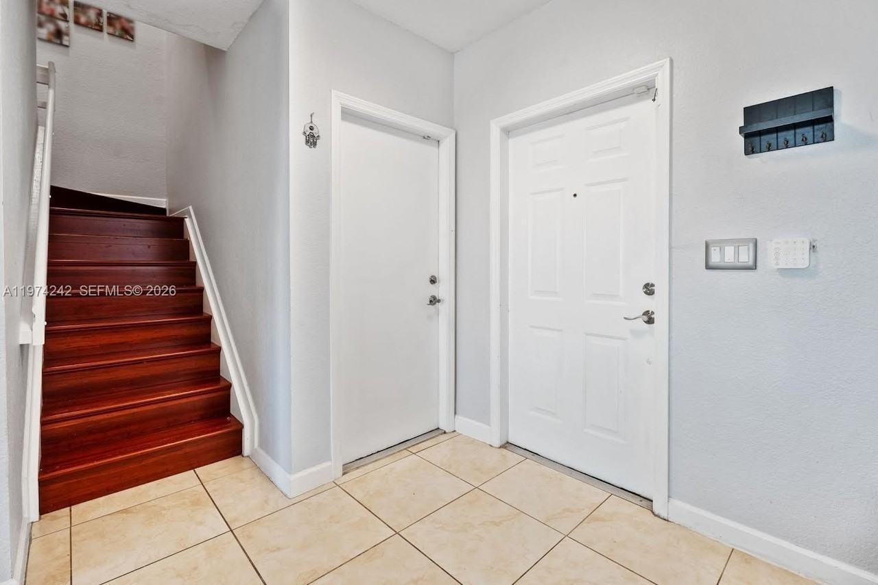 930 Sw 147th Ct #930 - Photo 4 of 25