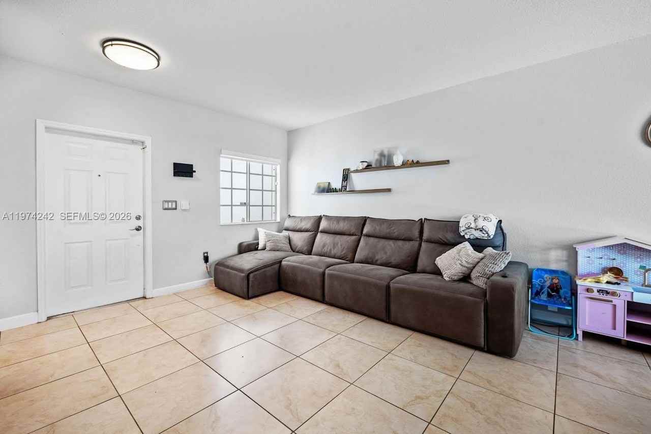 930 Sw 147th Ct #930 - Photo 5 of 25