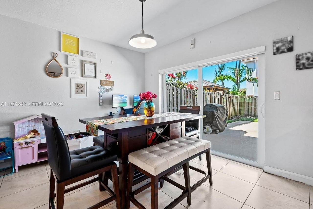 930 Sw 147th Ct #930 - Photo 7 of 25