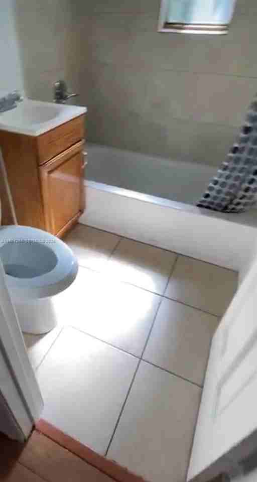 1455 Michigan Ave #5 - Photo 4 of 7