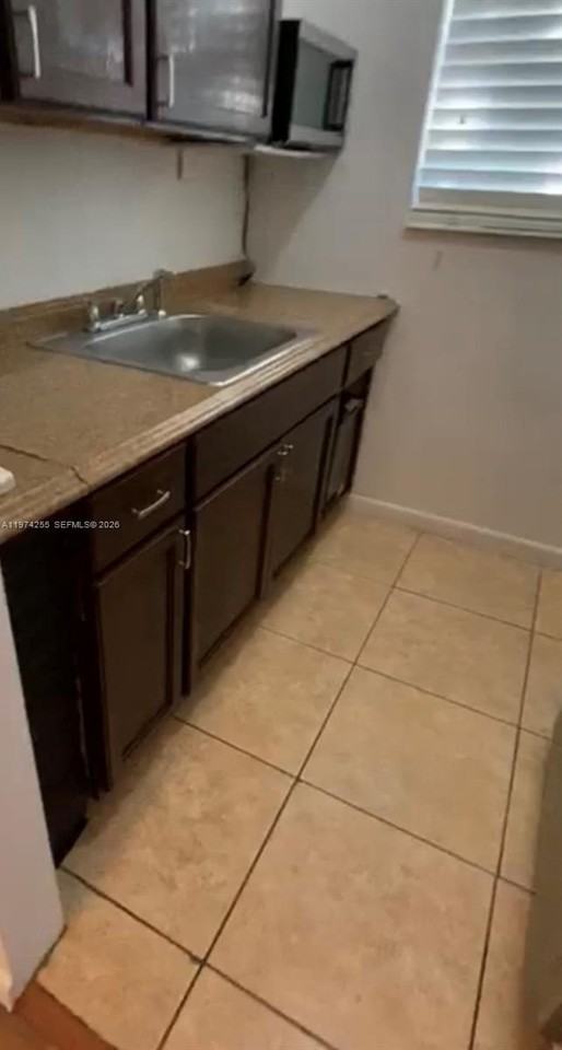 1455 Michigan Ave #5 - Photo 6 of 7