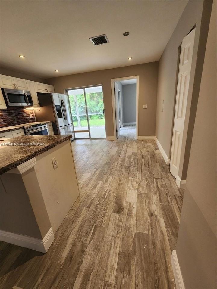 107 18th Ave S - Photo 5 of 21