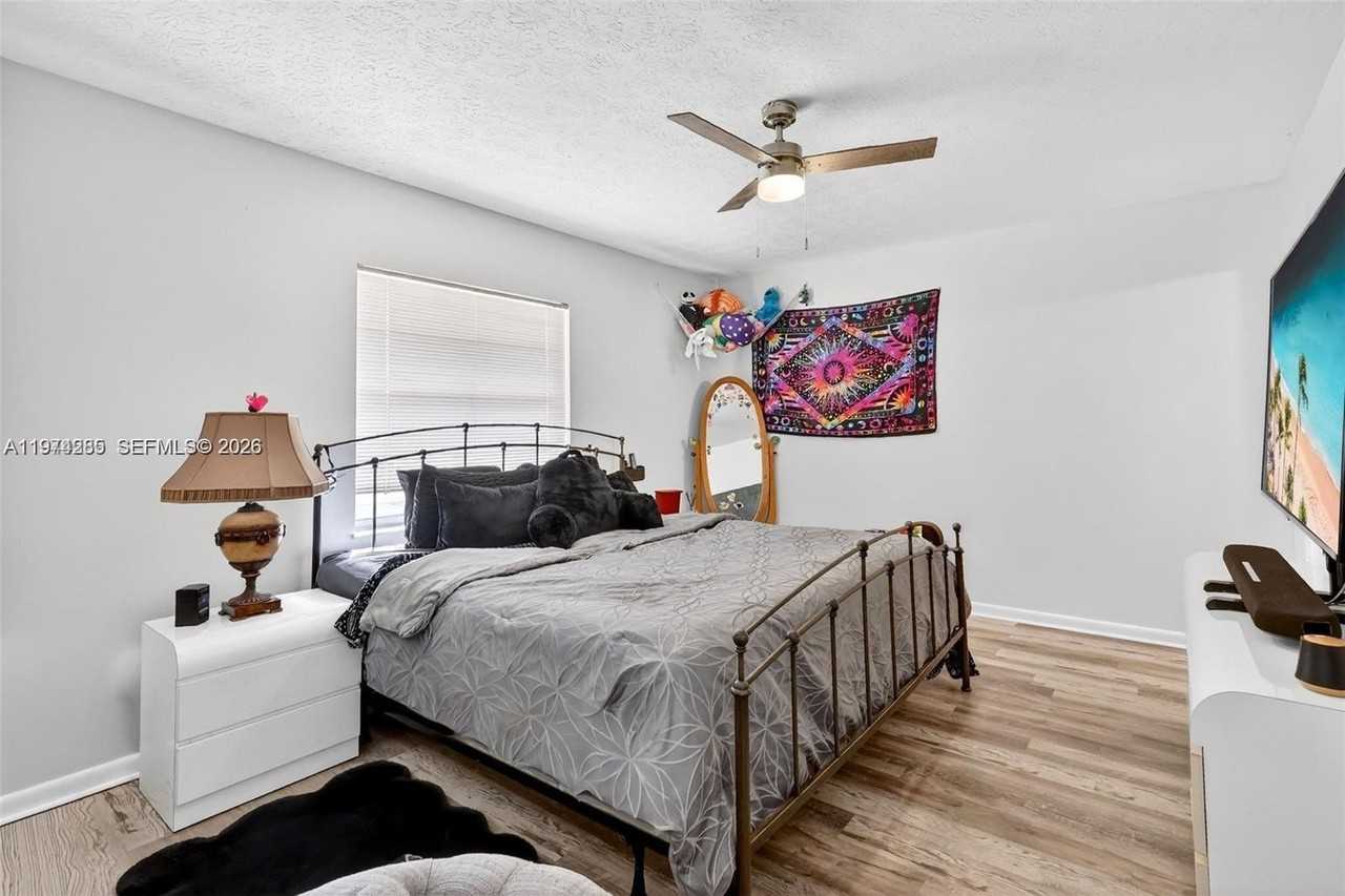 1261 Se Mendavia Ave - Photo 7 of 15