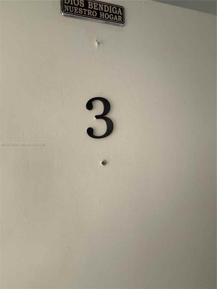 1853 Sw 17th St #3 - Photo 2 of 16