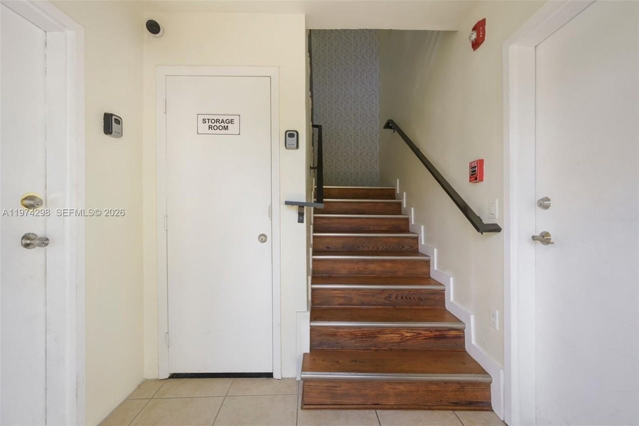 571 Ne 82nd St #4 - Photo 3 of 18