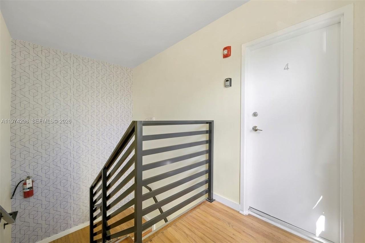 571 Ne 82nd St #4 - Photo 4 of 18