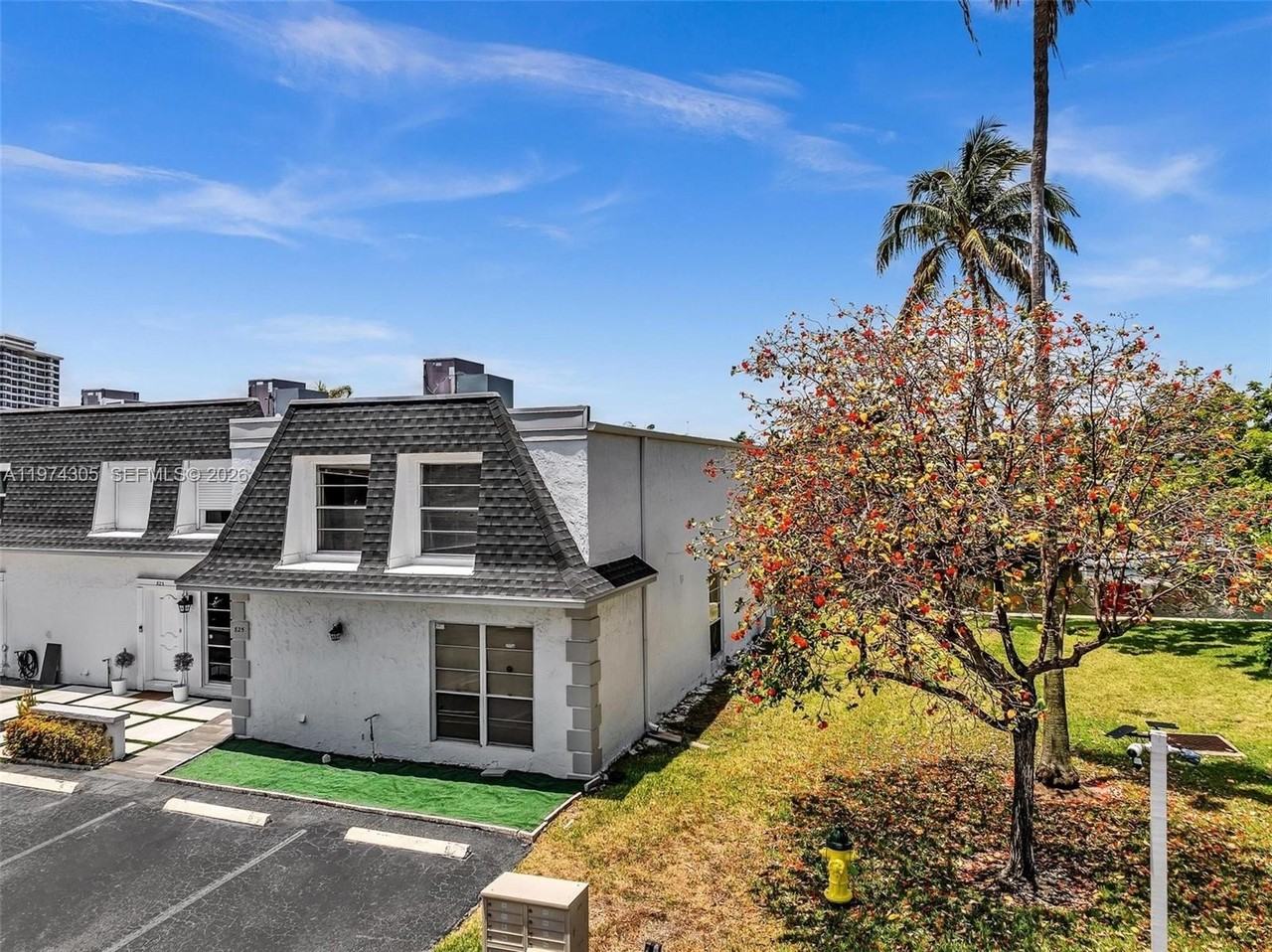 825 Ne 26th Ave - Photo 2 of 30