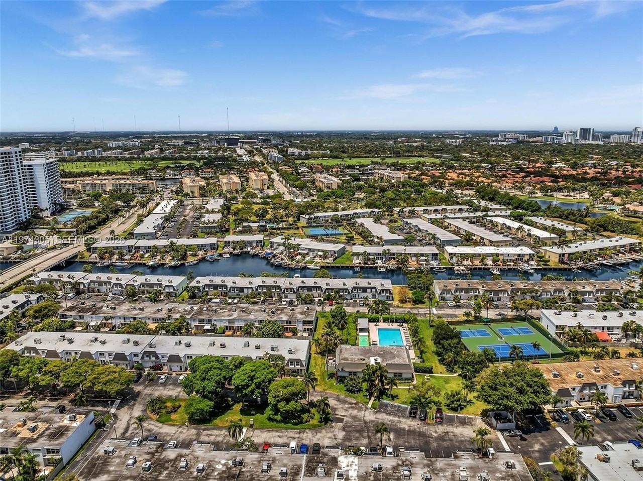 825 Ne 26th Ave - Photo 4 of 30