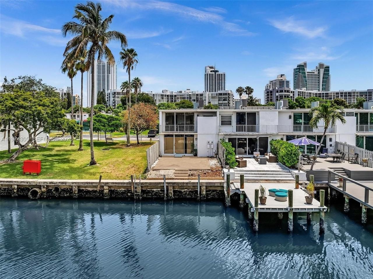 825 Ne 26th Ave - Photo 6 of 30