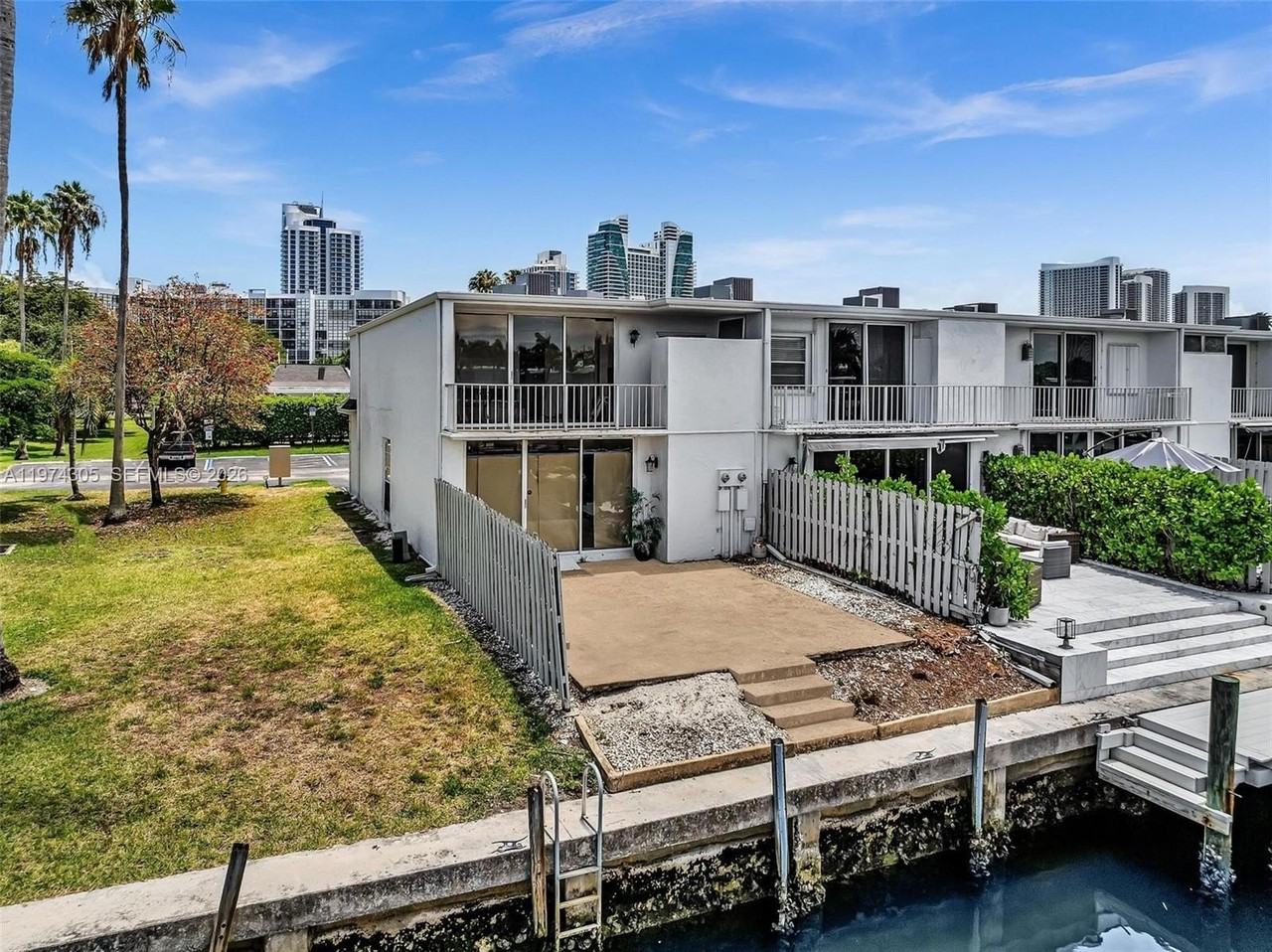 825 Ne 26th Ave - Photo 7 of 30