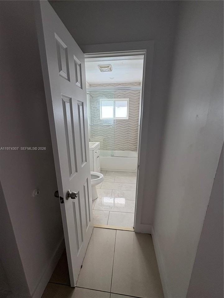 1106 Nw 18th Ct - Photo 6 of 11