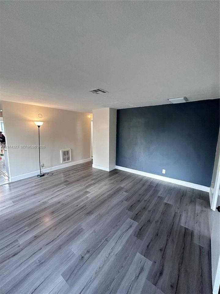 91 Ne 6th Ct #0 - Photo 2 of 7