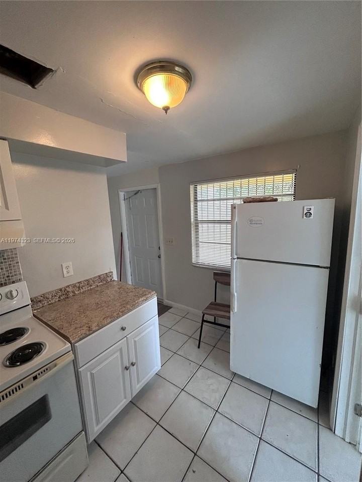 91 Ne 6th Ct #0 - Photo 6 of 7