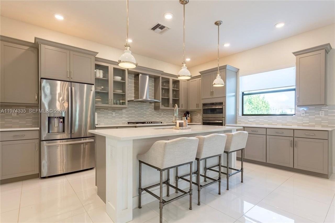 8555 E Baypoint Cir - Photo 2 of 50