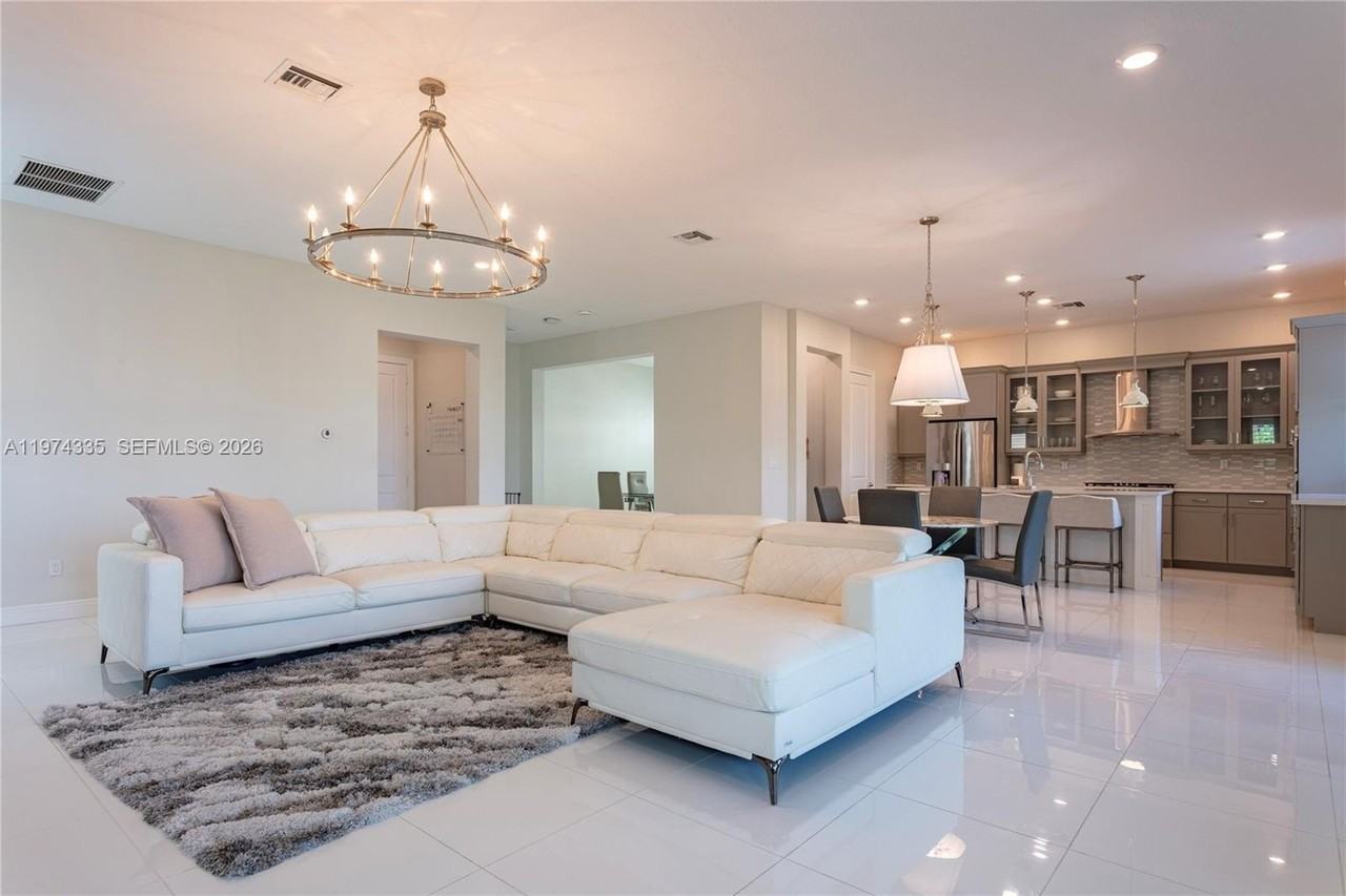 8555 E Baypoint Cir - Photo 3 of 50