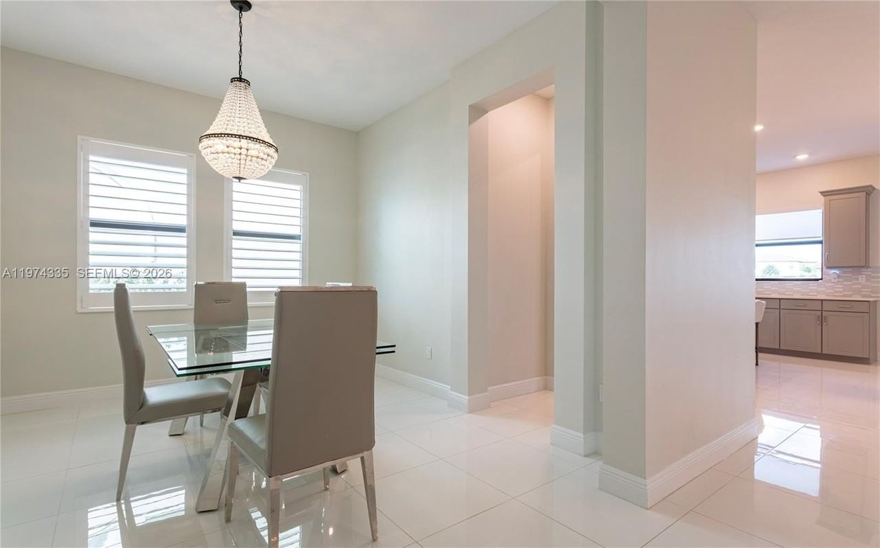 8555 E Baypoint Cir - Photo 4 of 50