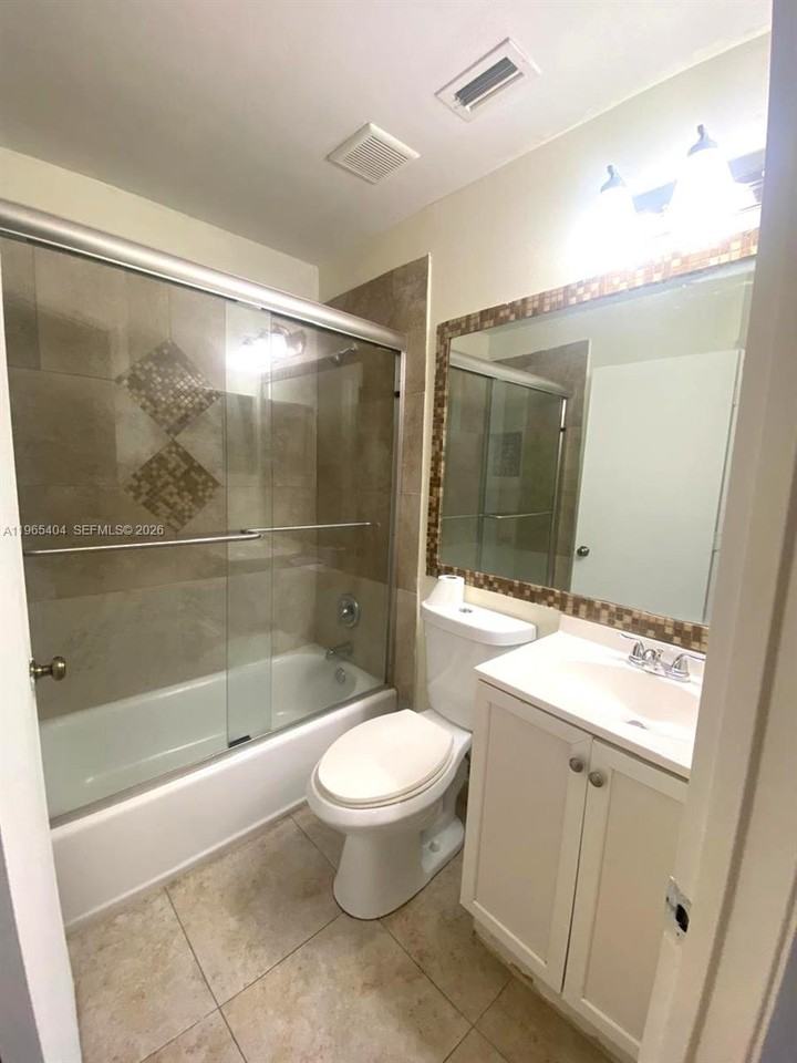 4601 Pier Dr - Photo 3 of 8