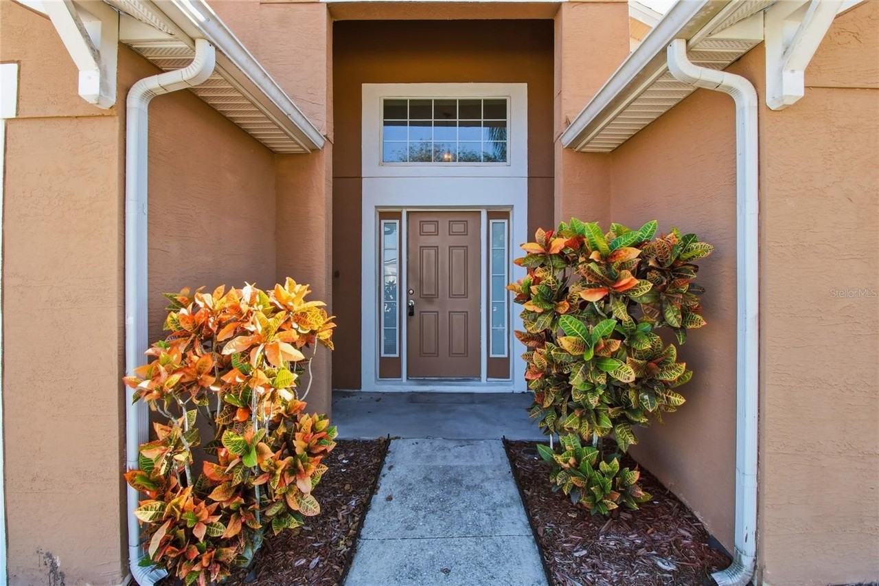 2764 Rochelle Dr - Photo 3 of 33