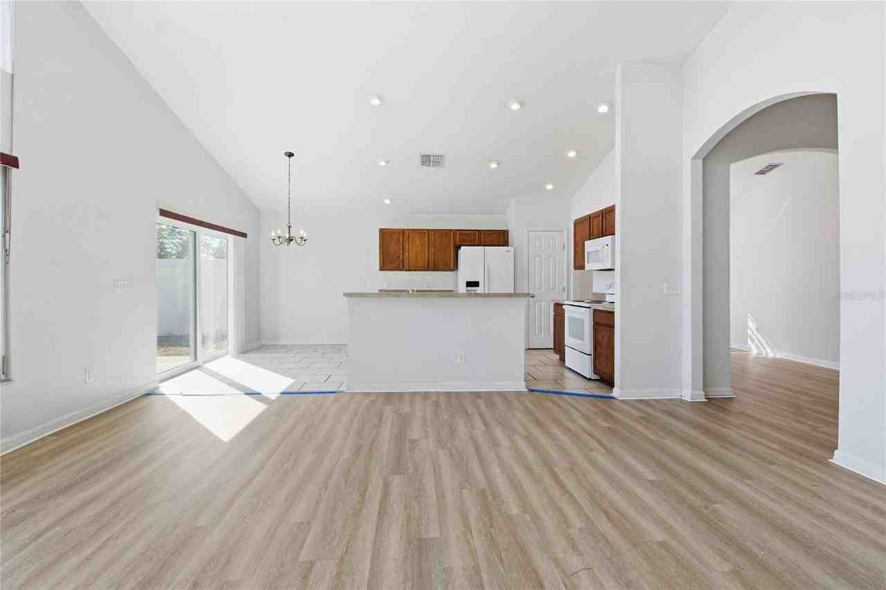 2764 Rochelle Dr - Photo 5 of 33