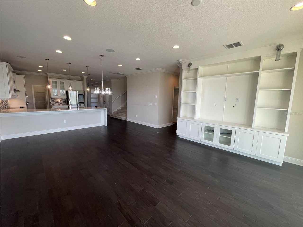 6685 Knollwood St - Photo 2 of 24